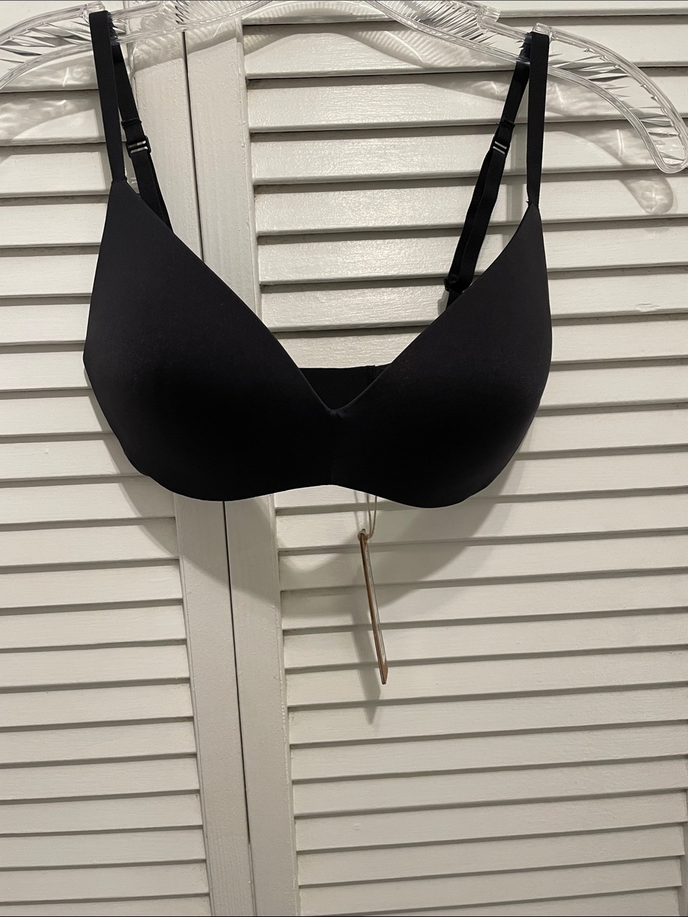 SKIMS Black Wireless Form Push-up Plunge Bra. Adjustable Straps